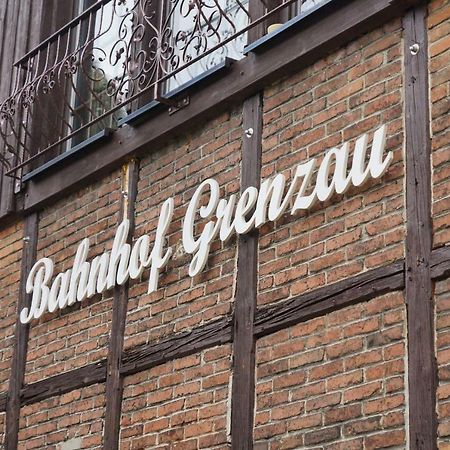 Отель Bahnhof Grenzau Хёр-Гренцхаузен Экстерьер фото